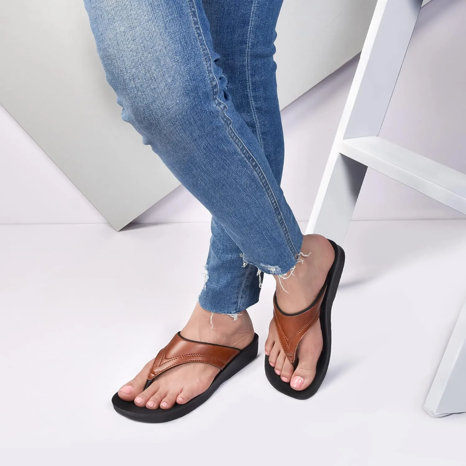 AEROTHOTIC Arch Support Flip Flops for Women Comfortable Stylish Straps with Non Slip Footbed Fashion Dressy Sandals Outdoor Travel Vacation Essentials