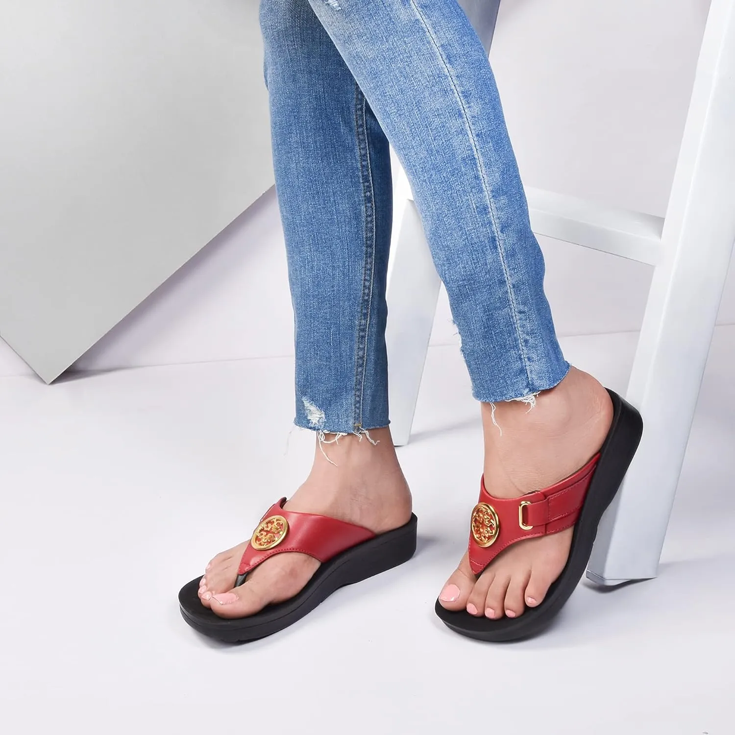 AEROTHOTIC Arch Support Flip Flops for Women Comfortable Stylish Straps with Non Slip Footbed Fashion Dressy Sandals Outdoor Travel Vacation Essentials