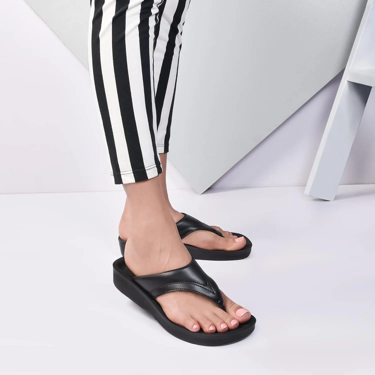 AEROTHOTIC Arch Support Flip Flops for Women Comfortable Stylish Straps with Non Slip Footbed Fashion Dressy Sandals Outdoor Travel Vacation Essentials