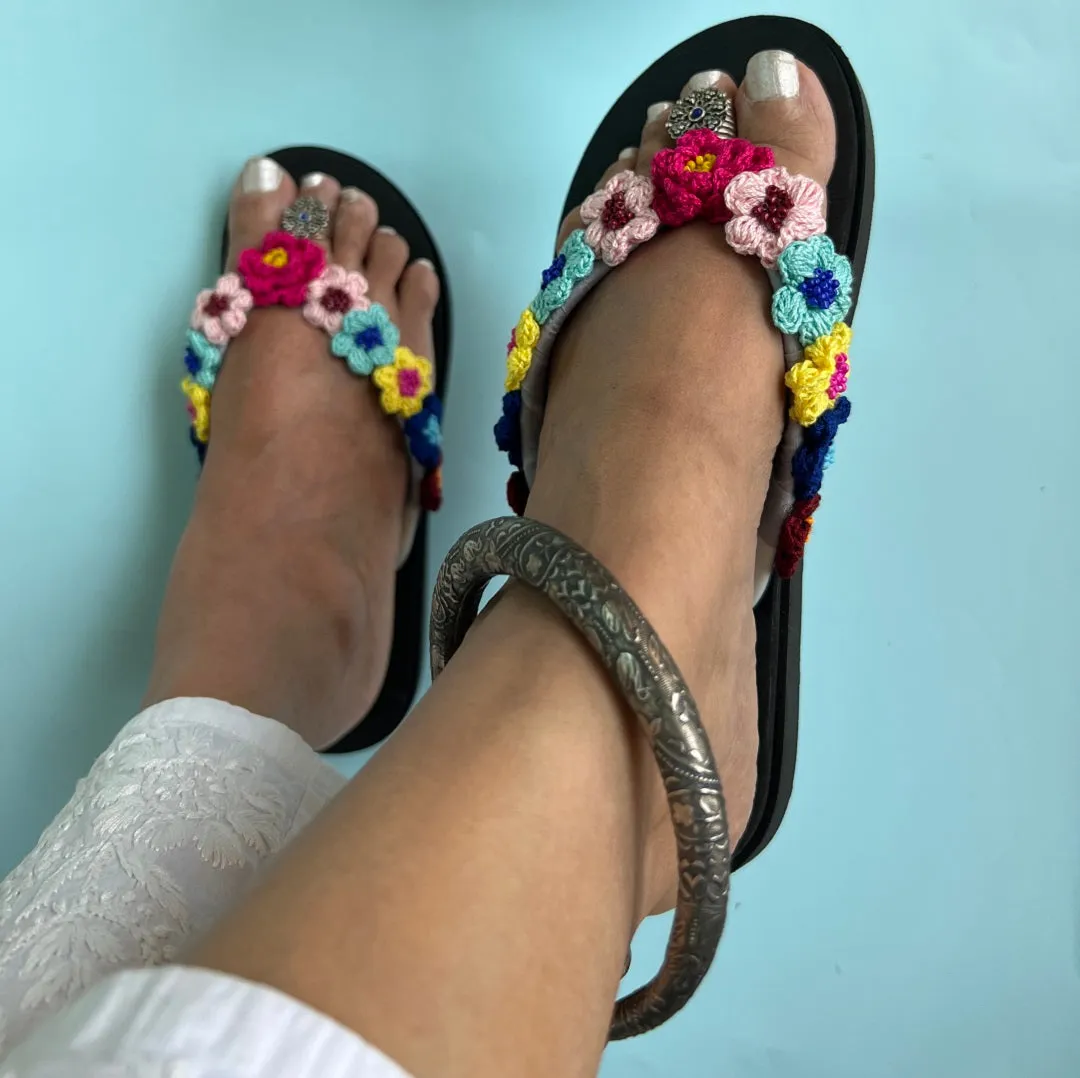 Black Flip Flops - Saadgi