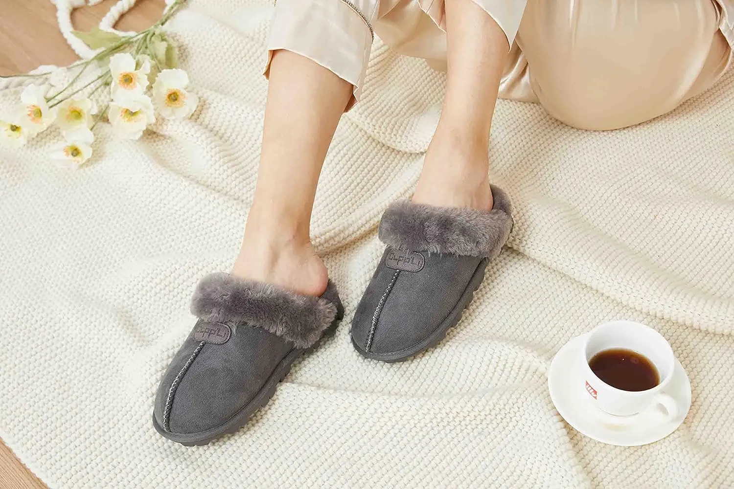 CLPP'LI Womens Slip on Faux Fur Warm Winter Mules Fluffy Suede Comfy Slippers