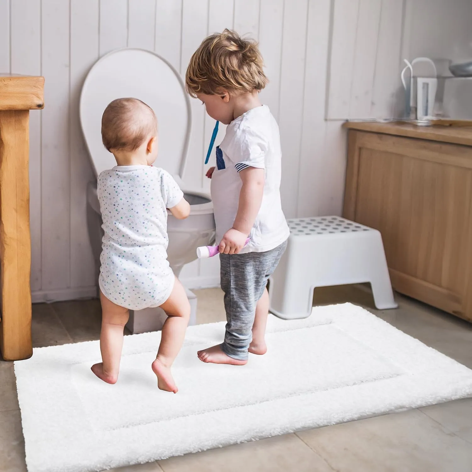 Deconovo Non-Slip Bath Mat - Ultra Soft, Quick Dry, Super Absorbent, Machine Washable, Premium Plush Rug for Bathroom & Shower - 24x17 Inch,Pure White