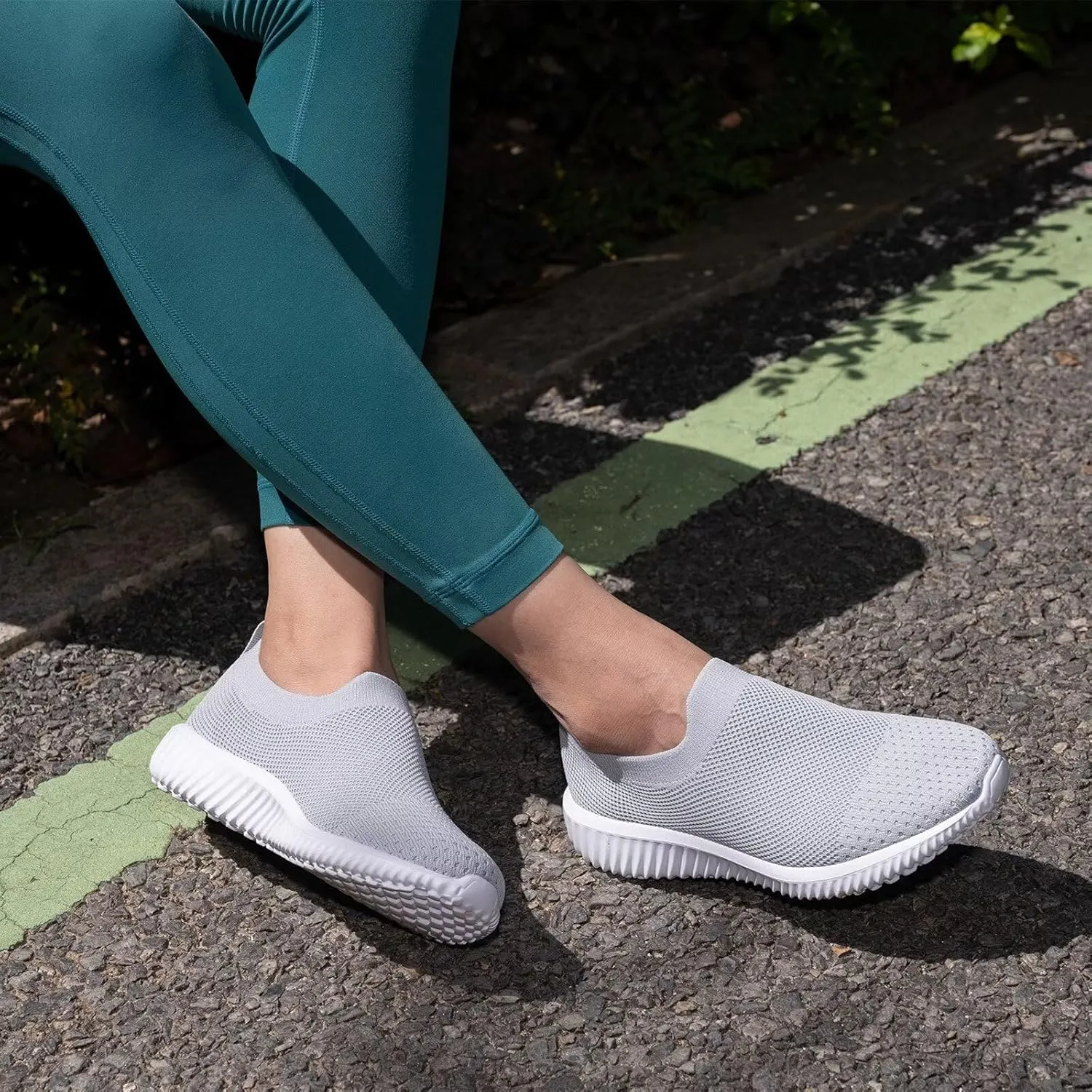 poemlady Walking Shoes Women Slip On Sneakers Knit Lightweight Comfortable Breathable Nurse Shoes for Work Travel