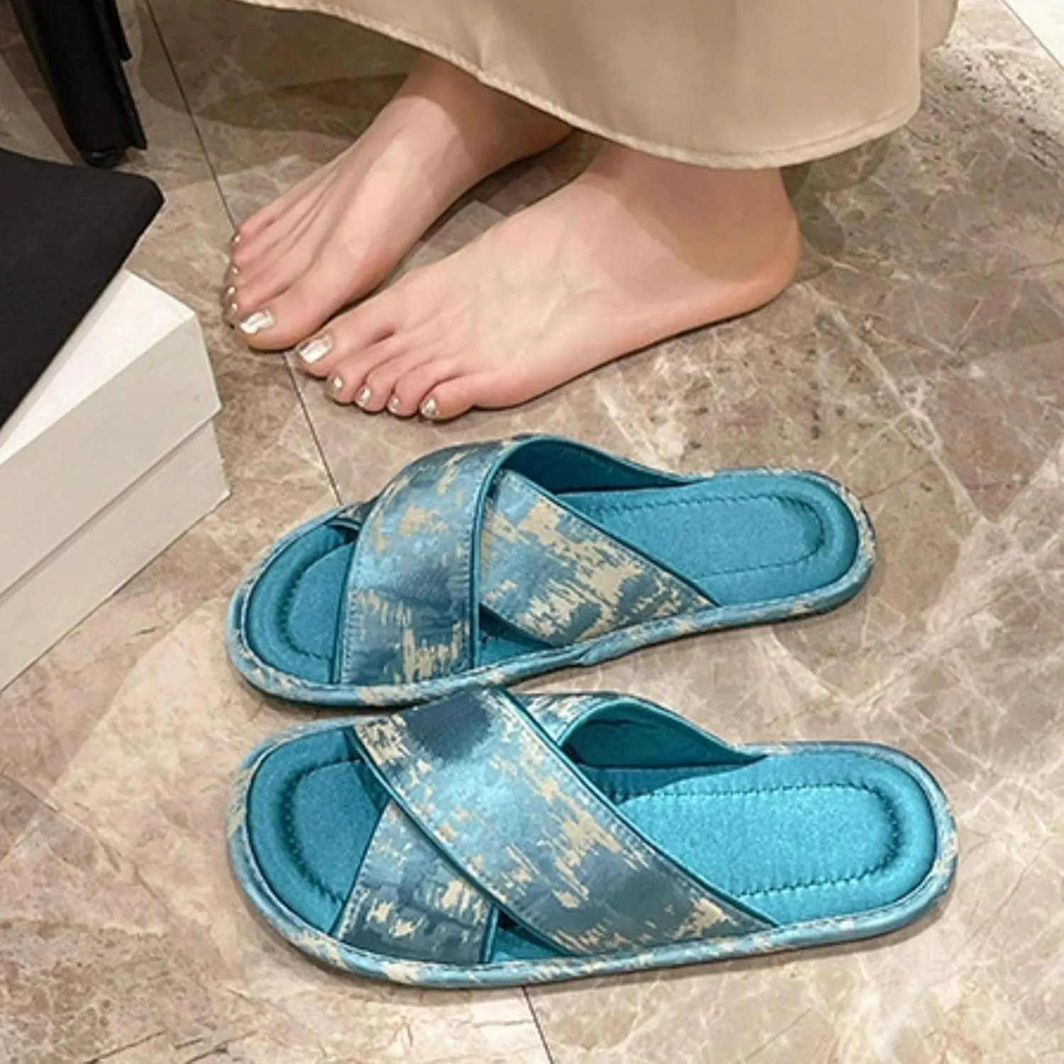 Satin Cross-Strap Slippers for Women Retro Flip-Flops Flower Decor Satin Upper Soft TPR Anti-Slip Soles Indoor Outdoor Slippers