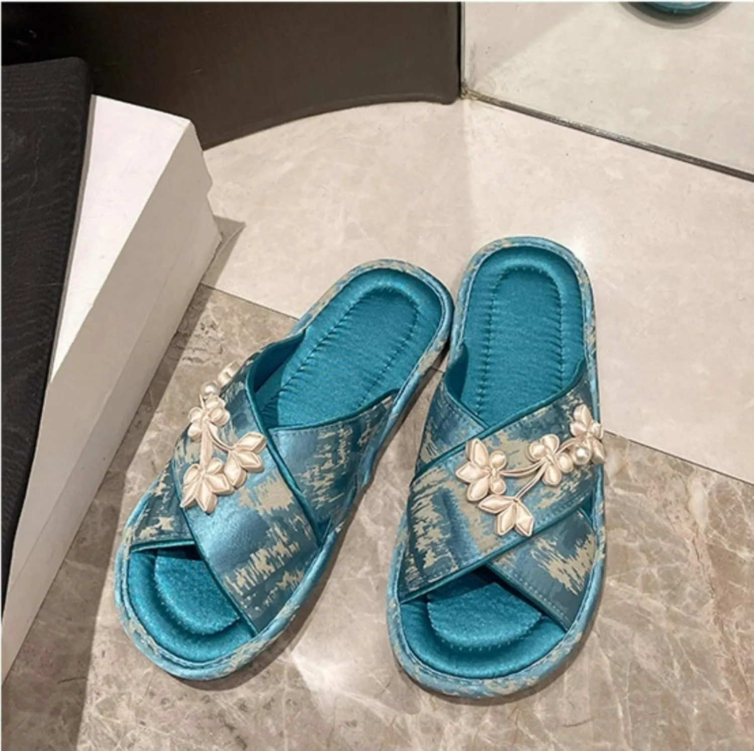 Satin Cross-Strap Slippers for Women Retro Flip-Flops Flower Decor Satin Upper Soft TPR Anti-Slip Soles Indoor Outdoor Slippers