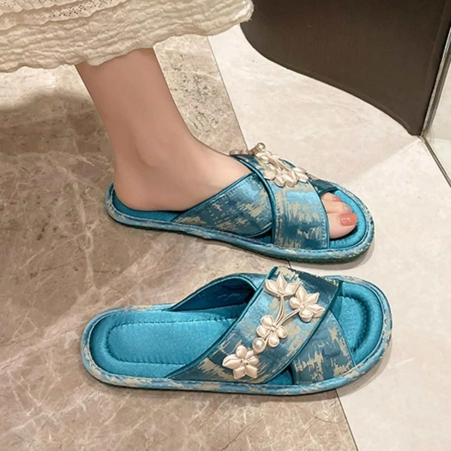 Satin Cross-Strap Slippers for Women Retro Flip-Flops Flower Decor Satin Upper Soft TPR Anti-Slip Soles Indoor Outdoor Slippers