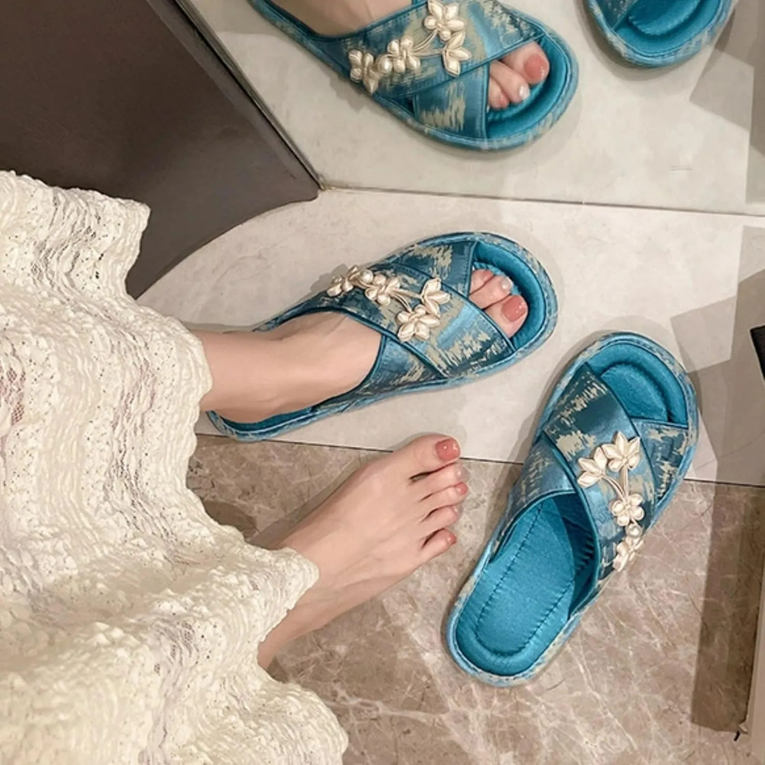 Satin Cross-Strap Slippers for Women Retro Flip-Flops Flower Decor Satin Upper Soft TPR Anti-Slip Soles Indoor Outdoor Slippers