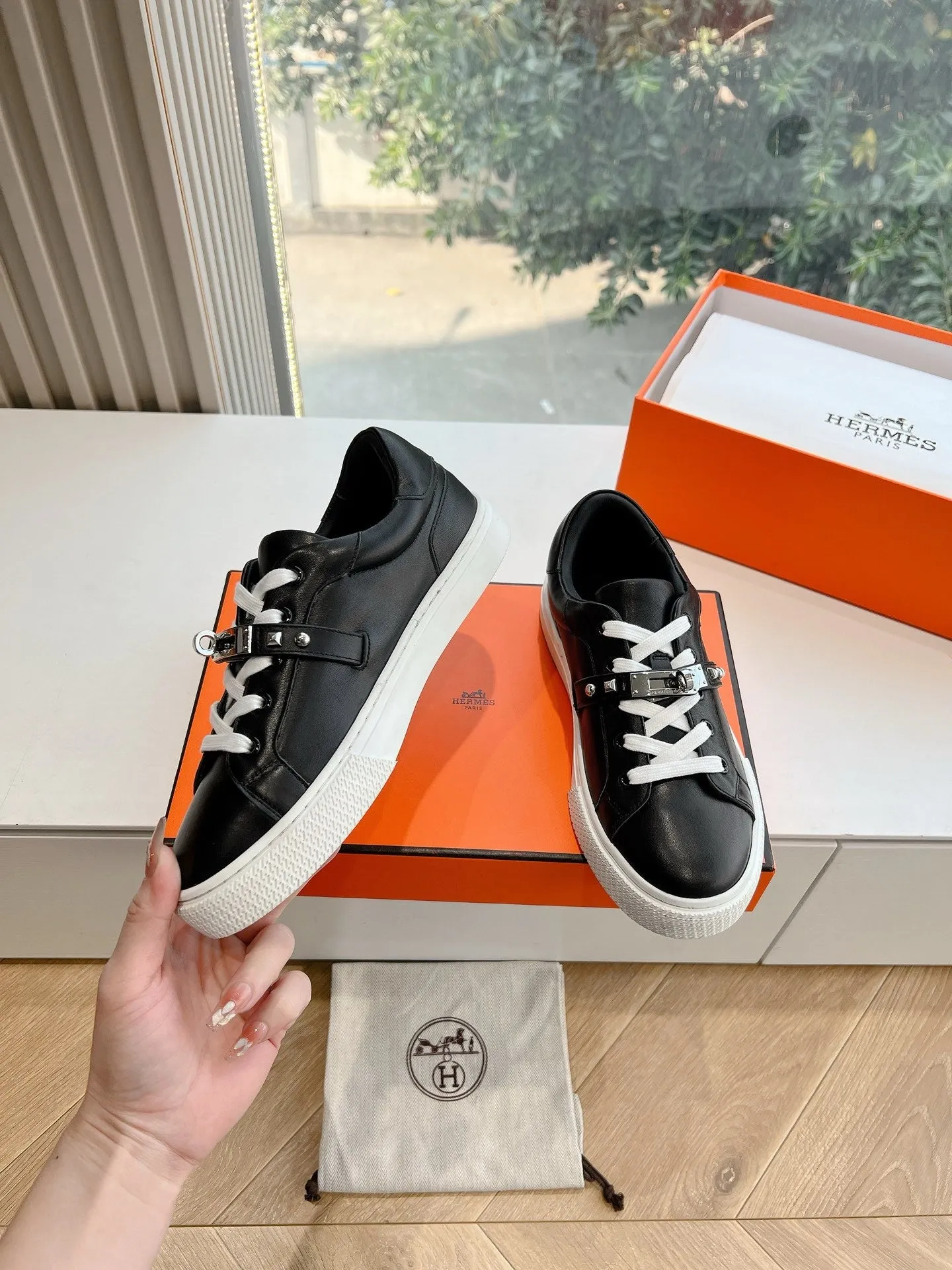 SE1567 Hermes Day Sneaker / Size5-10