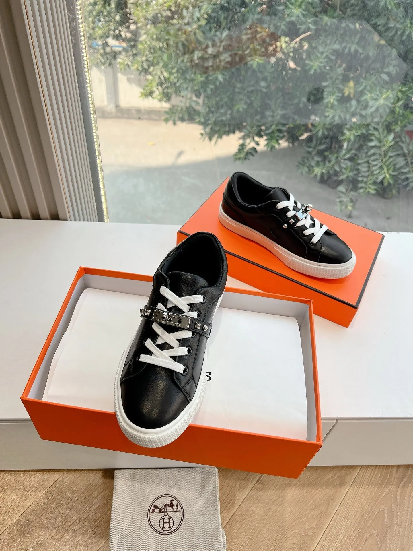 SE1567 Hermes Day Sneaker / Size5-10