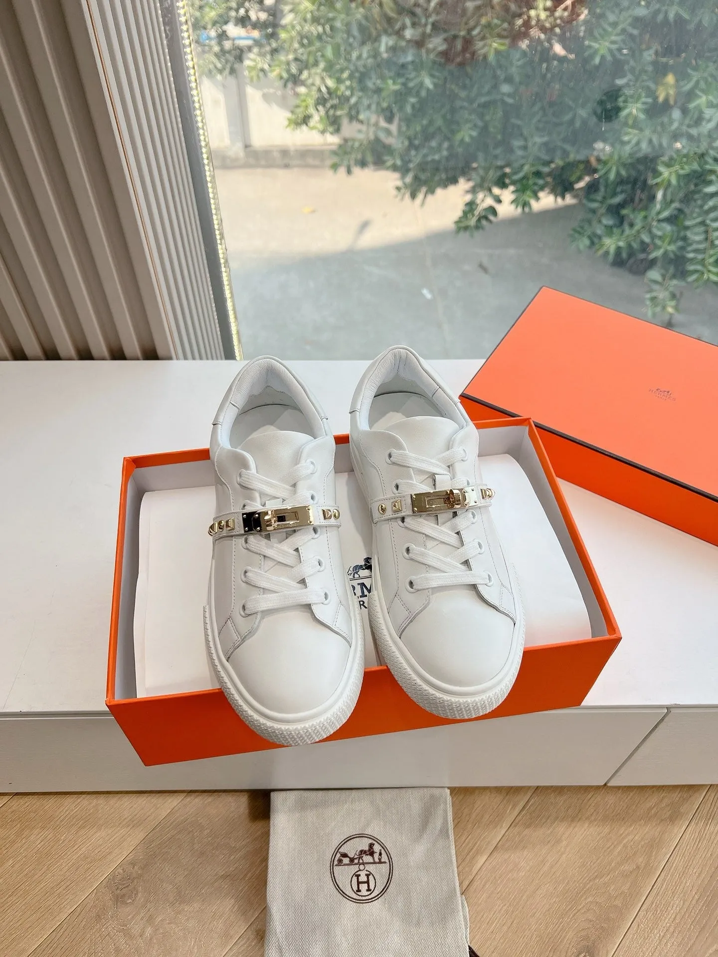 SE1567 Hermes Day Sneaker / Size5-10