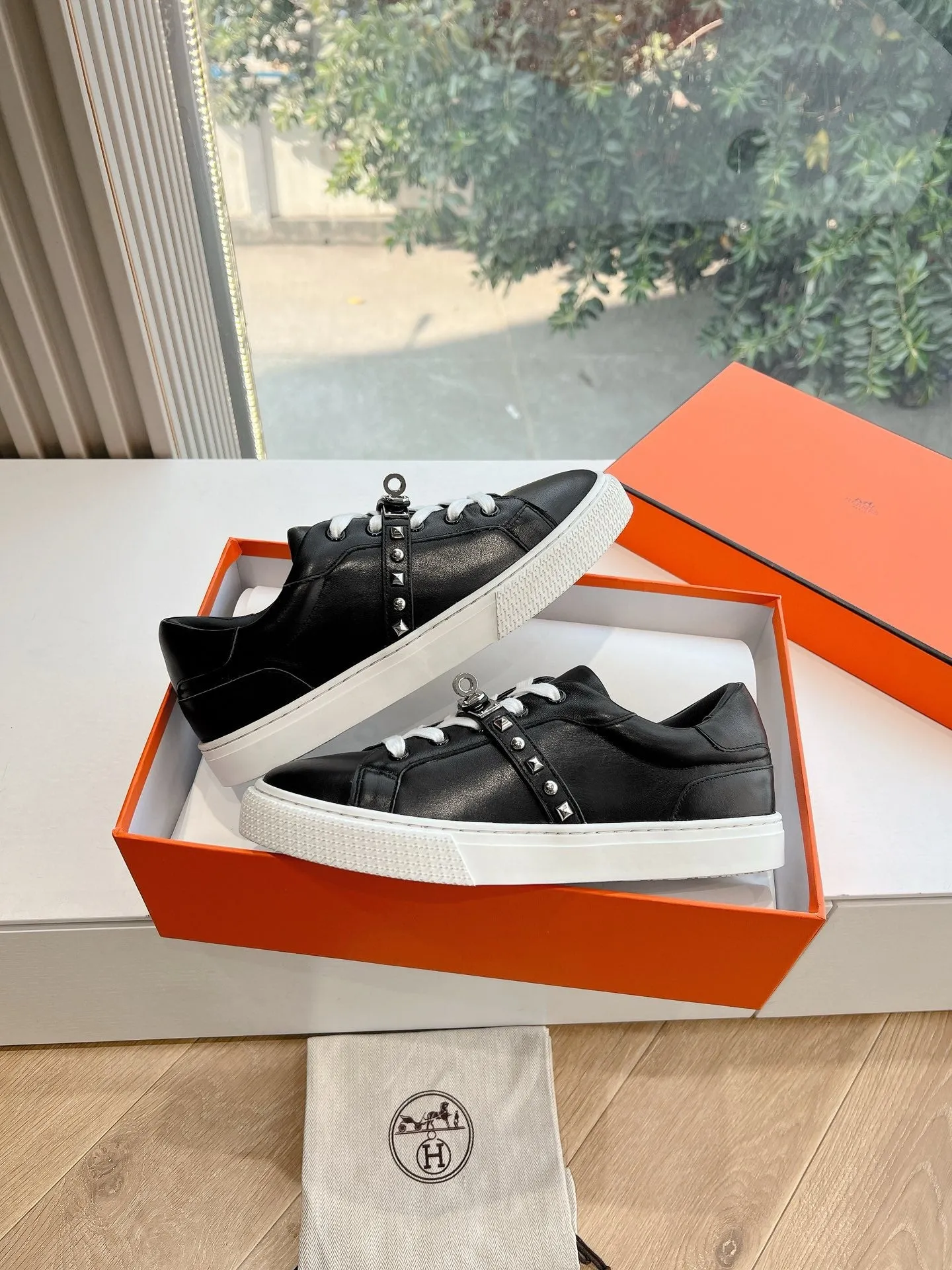 SE1567 Hermes Day Sneaker / Size5-10