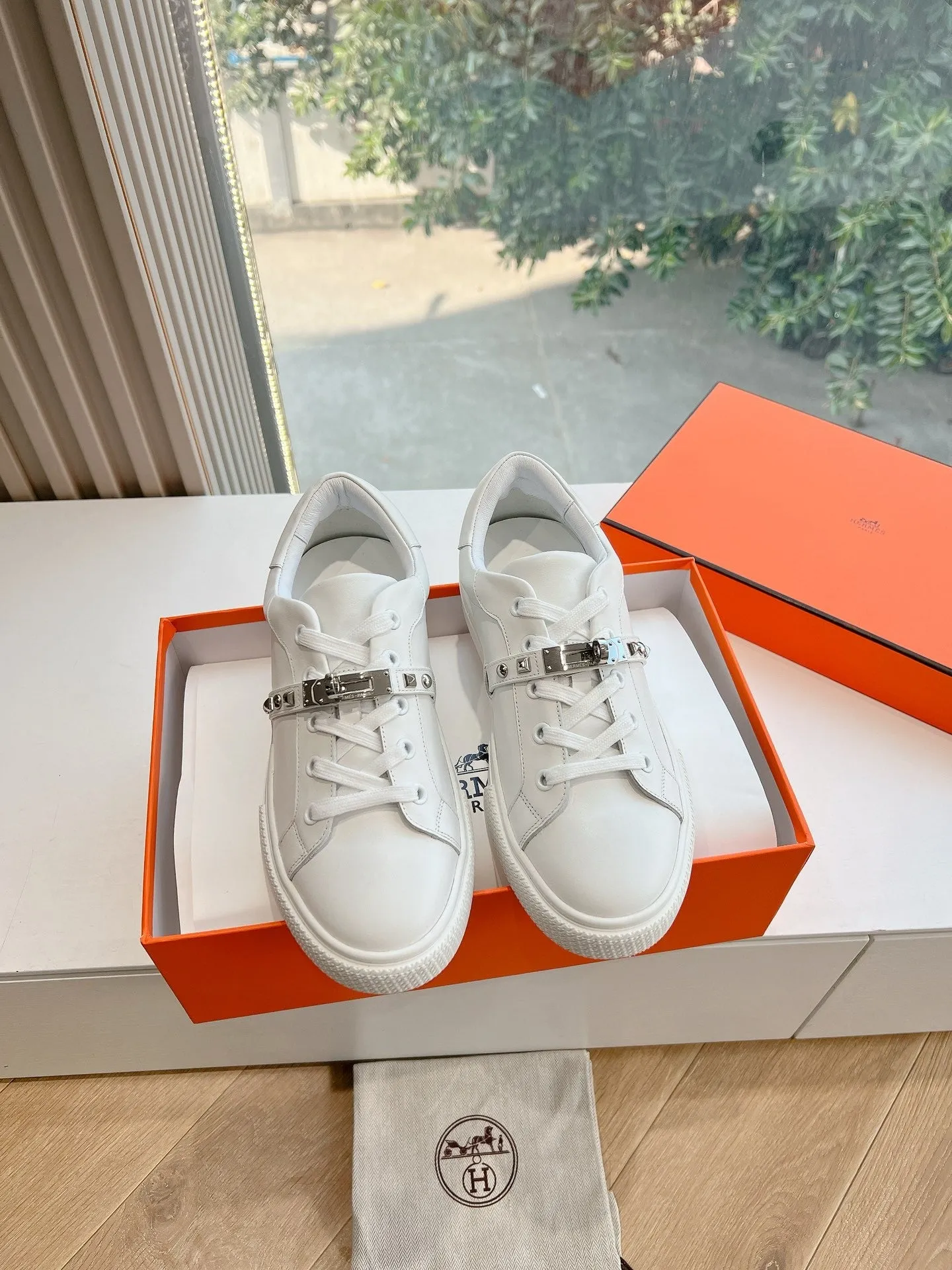 SE1567 Hermes Day Sneaker / Size5-10