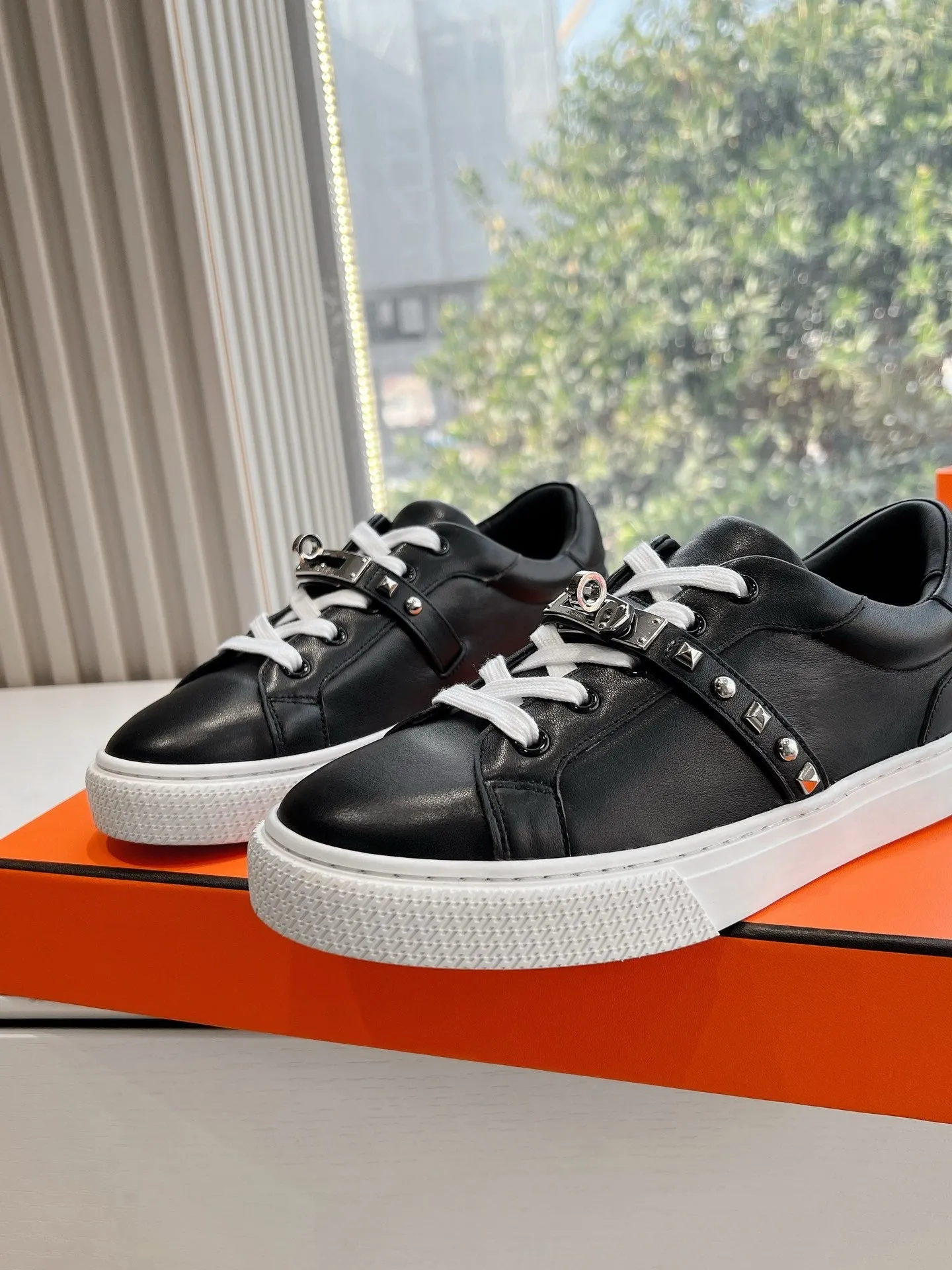 SE1567 Hermes Day Sneaker / Size5-10