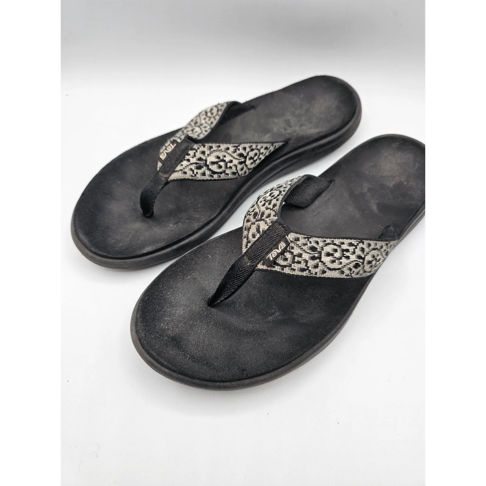 Teva Woens Sz 10 Flip Flop Sandals Black White Floral Print