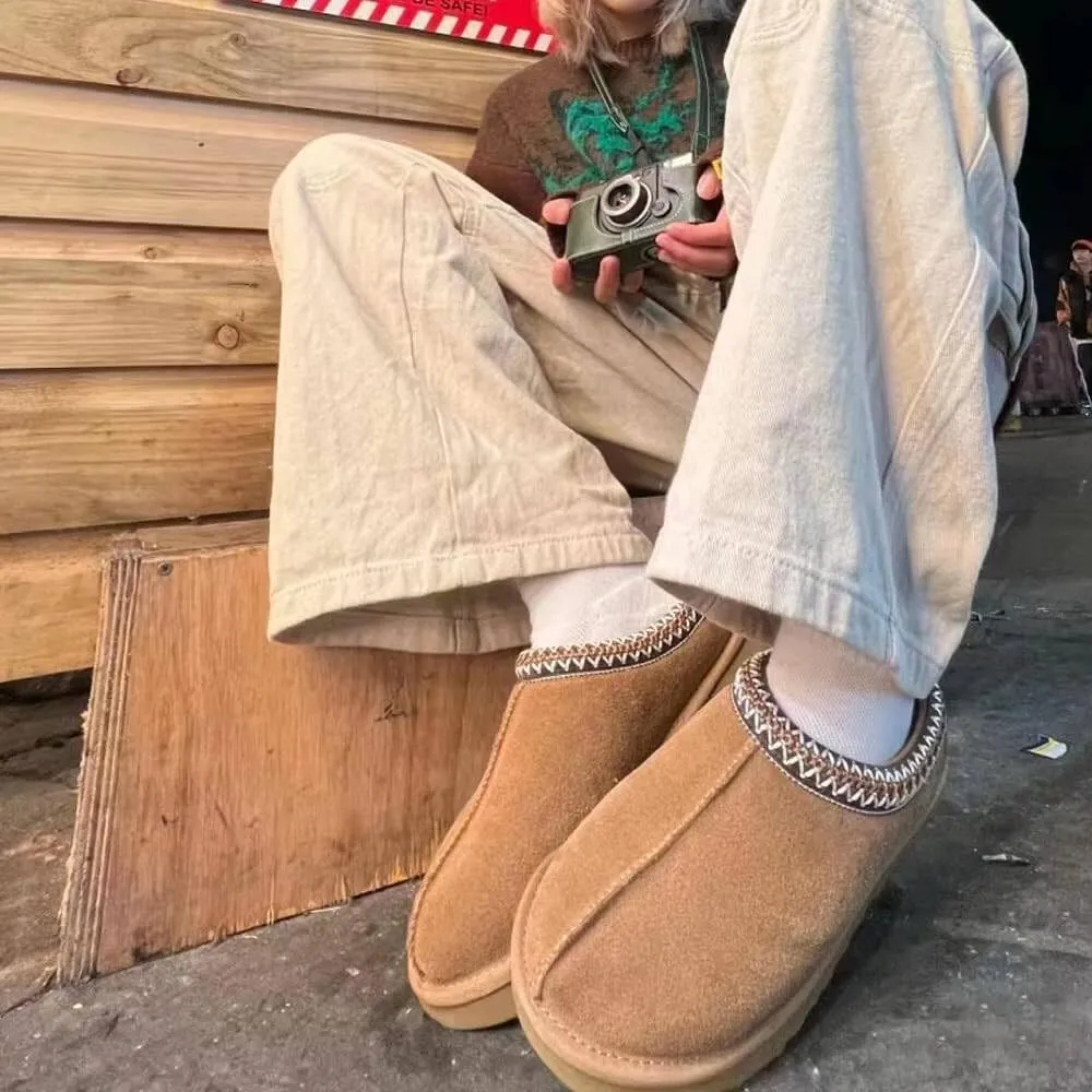 Women's Fuzzy Slippers Platform Mini Boots for Women Comfy House Slippers Slip On Shoes Non-Slip Suede Clogs