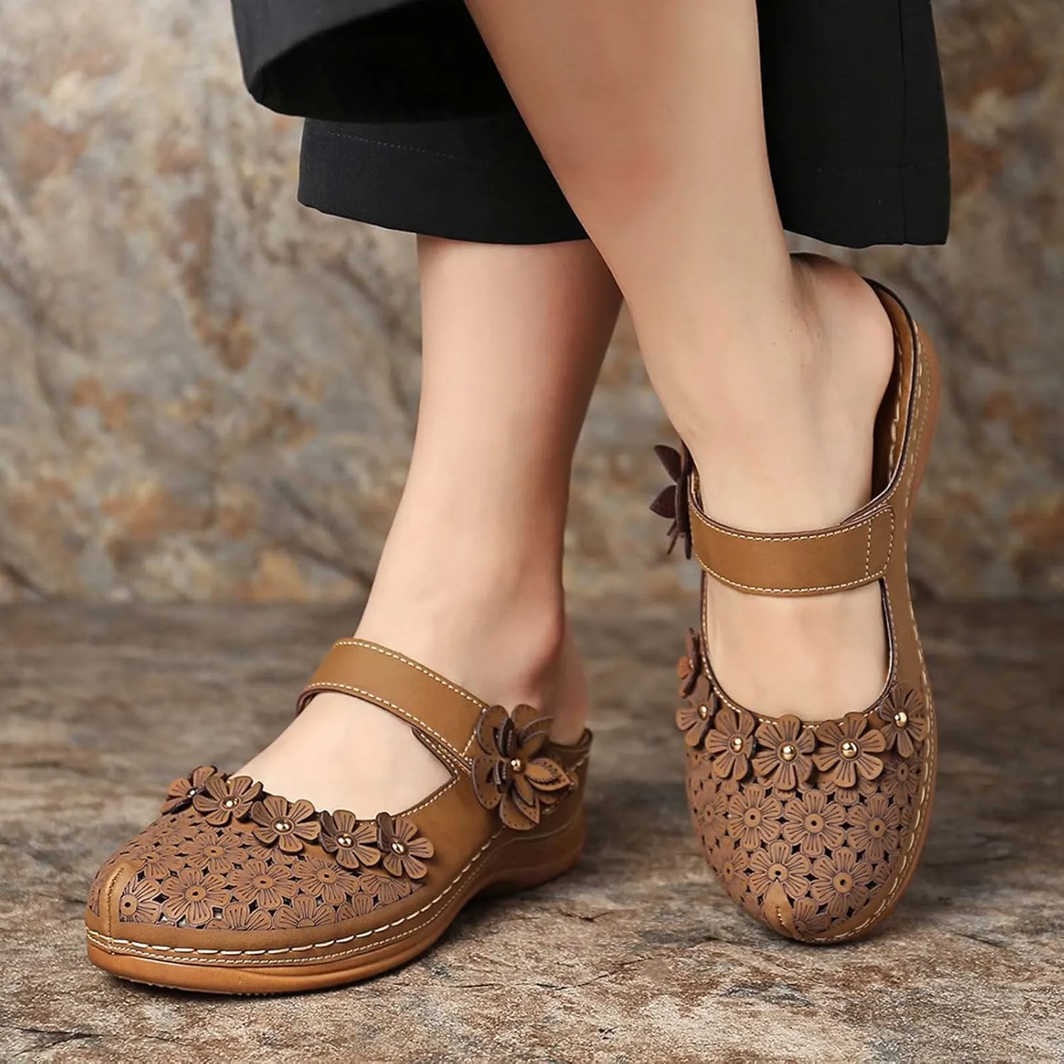 Womens Sandals 2023 Summer Fashion Hollow Flowers Rounde Toe Closed Toe Slipper Comfortable Wedge Sandals with Arch Support Ladies Vintage Shoes
